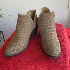 Steve Madden Tan Suede Wester Style Ankle Boots Gently Worn Size 10